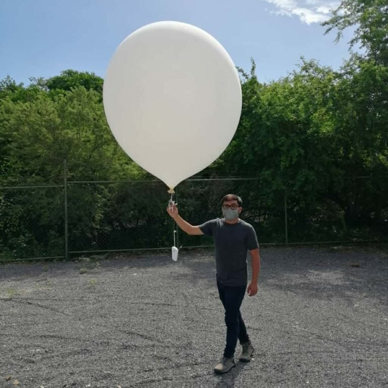 weather-balloon-launch-with-radiosonde